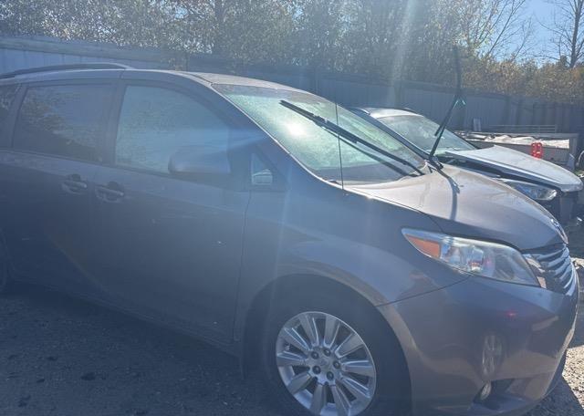 2011 TOYOTA SIENNA XLE V6