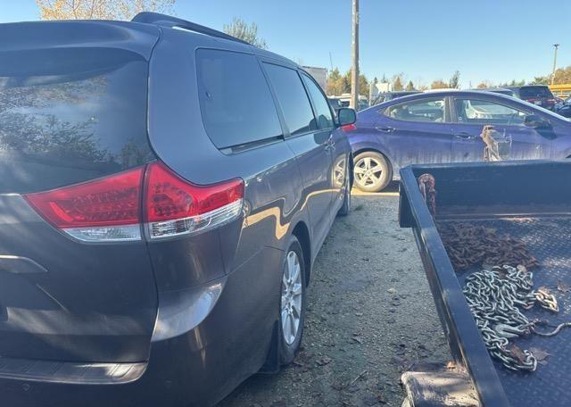 2011 TOYOTA SIENNA XLE V6