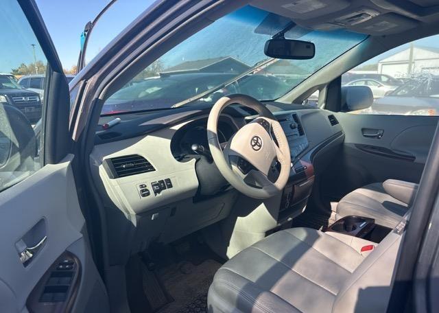 2011 TOYOTA SIENNA XLE V6