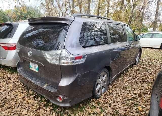 2011 TOYOTA SIENNA SE V6