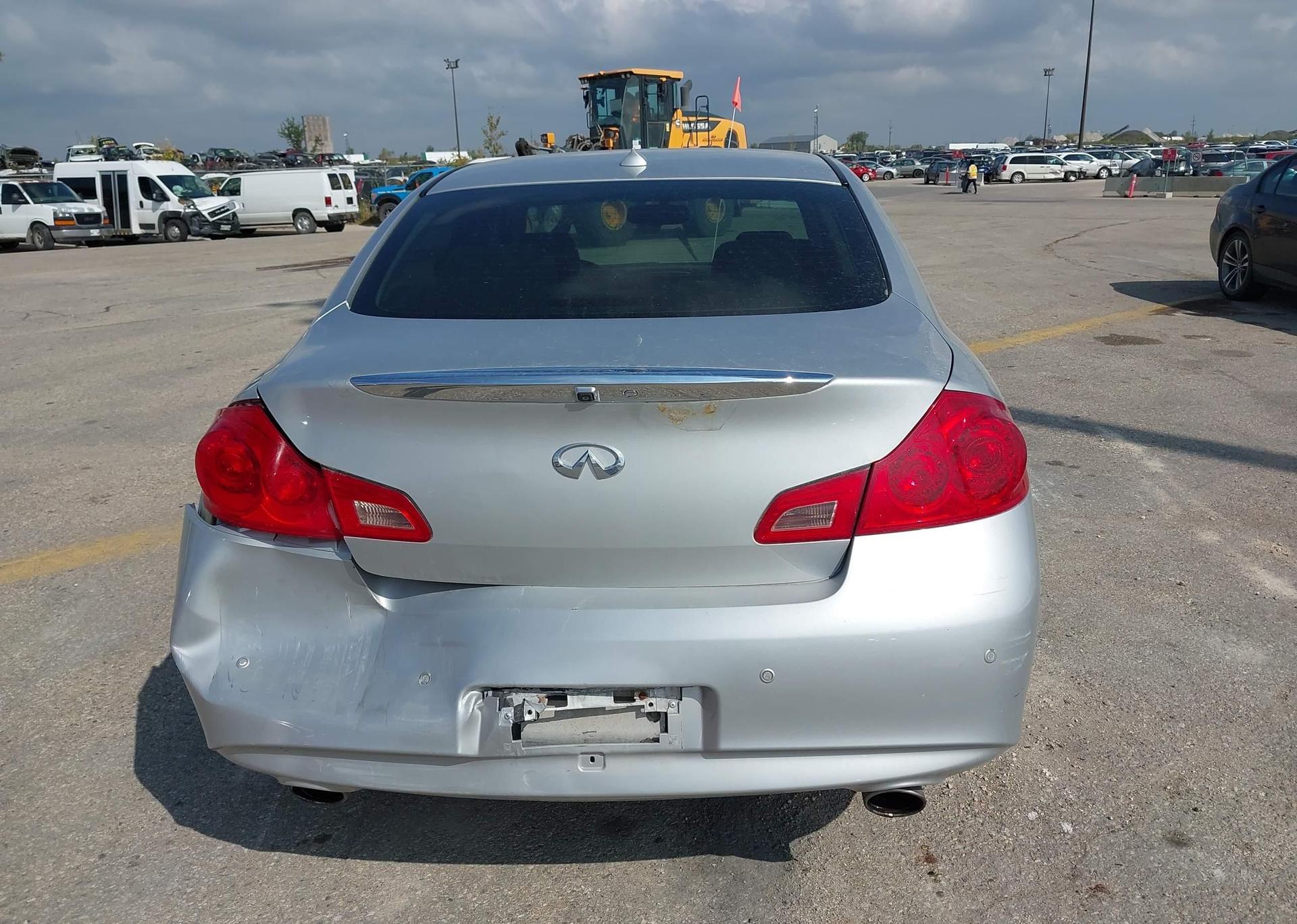 2011 INFINITI G37X
