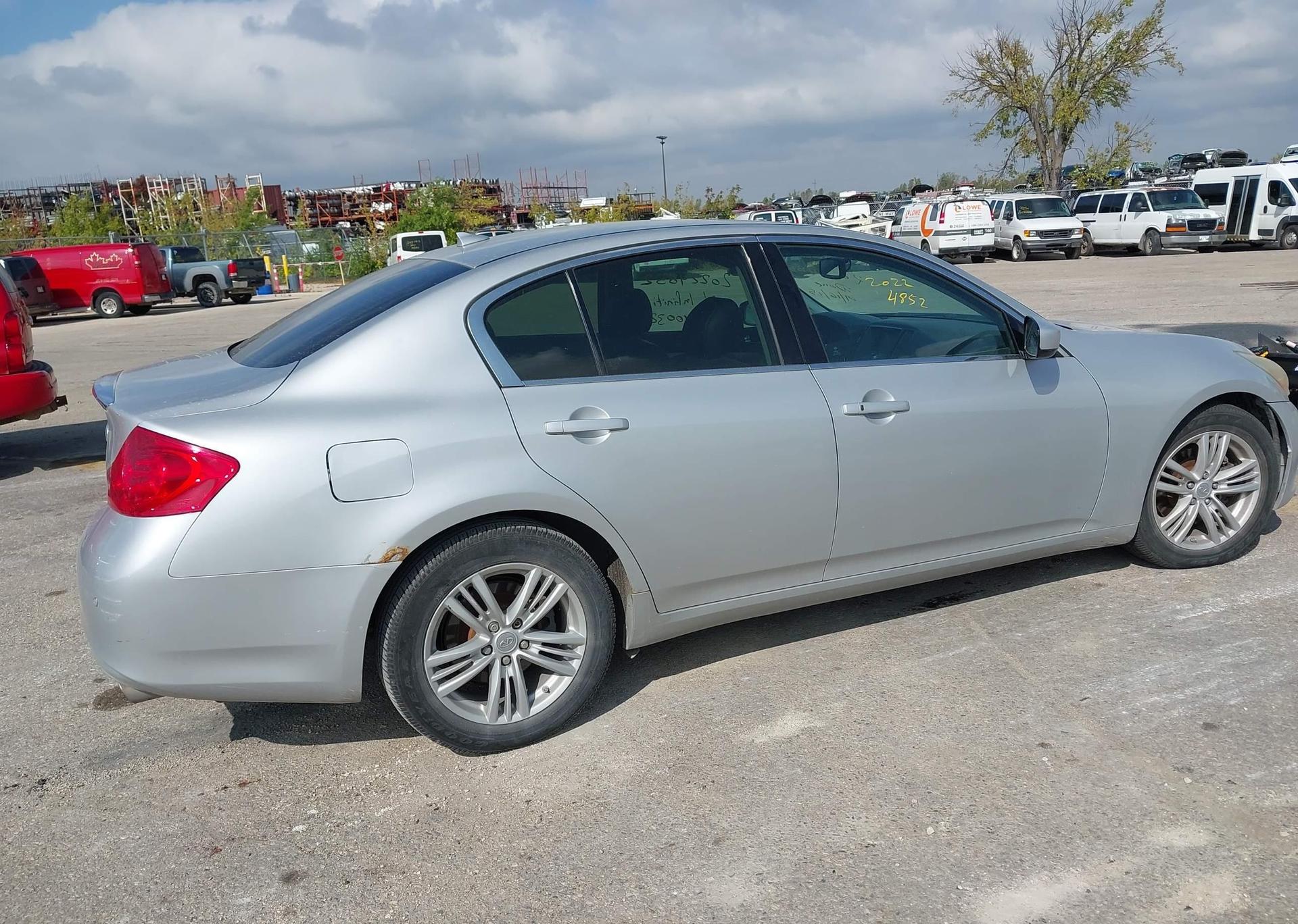 2011 INFINITI G37X