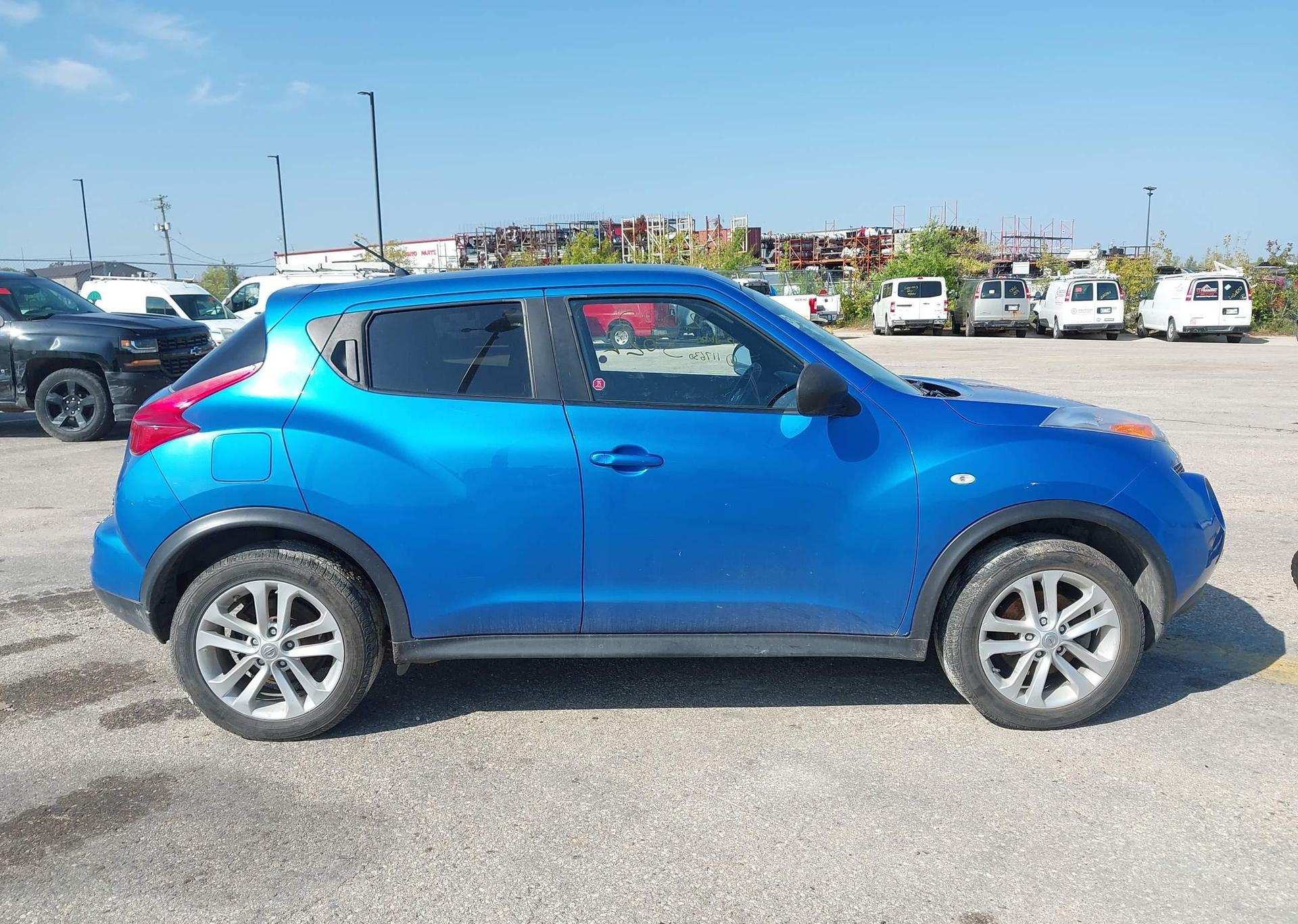2012 NISSAN JUKE SV