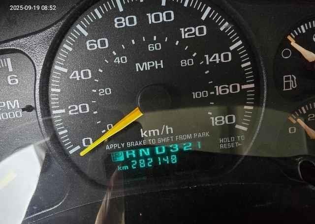 2000 CHEVROLET SUBURBAN 2500 LS