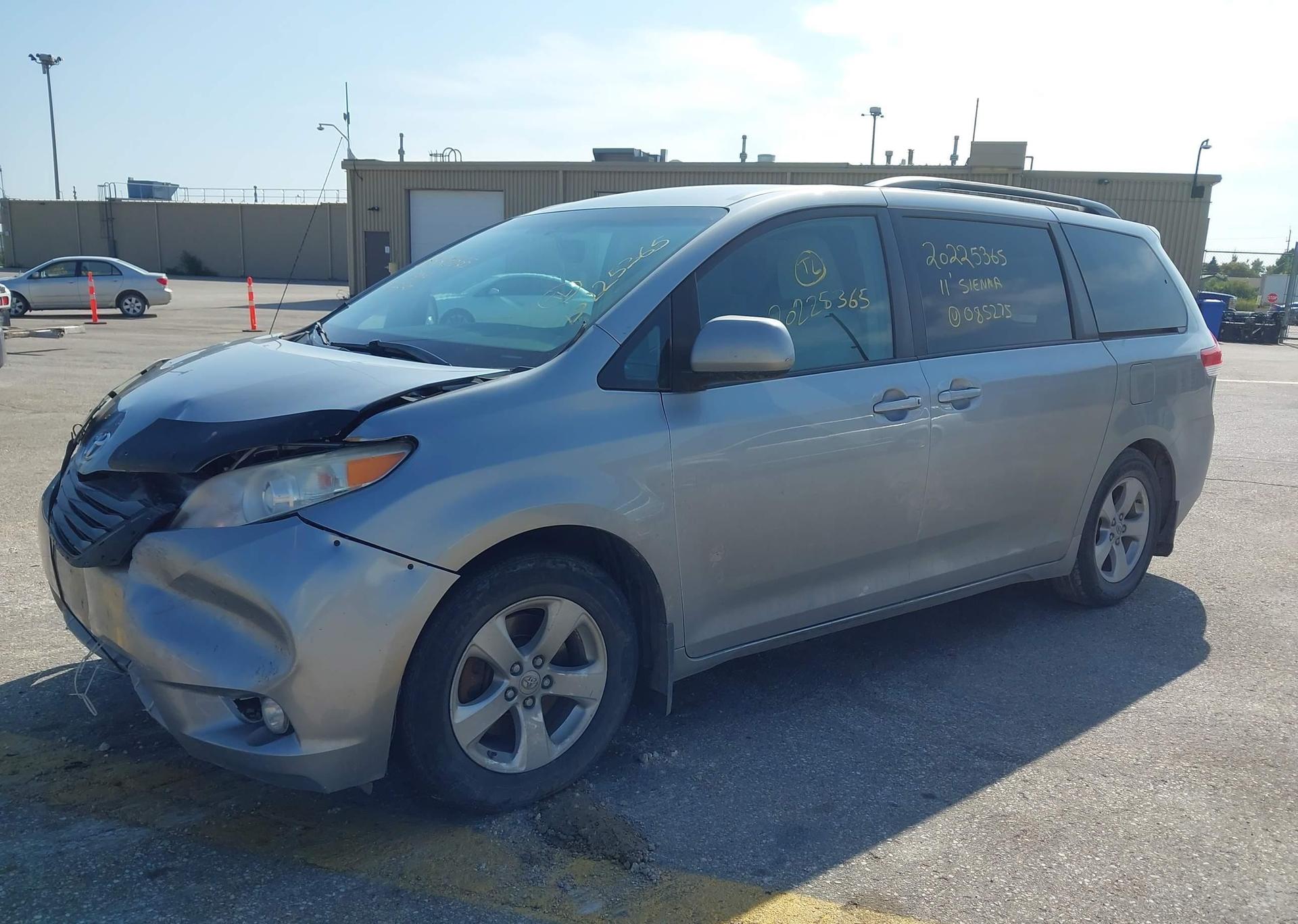 2011 TOYOTA SIENNA LE V6