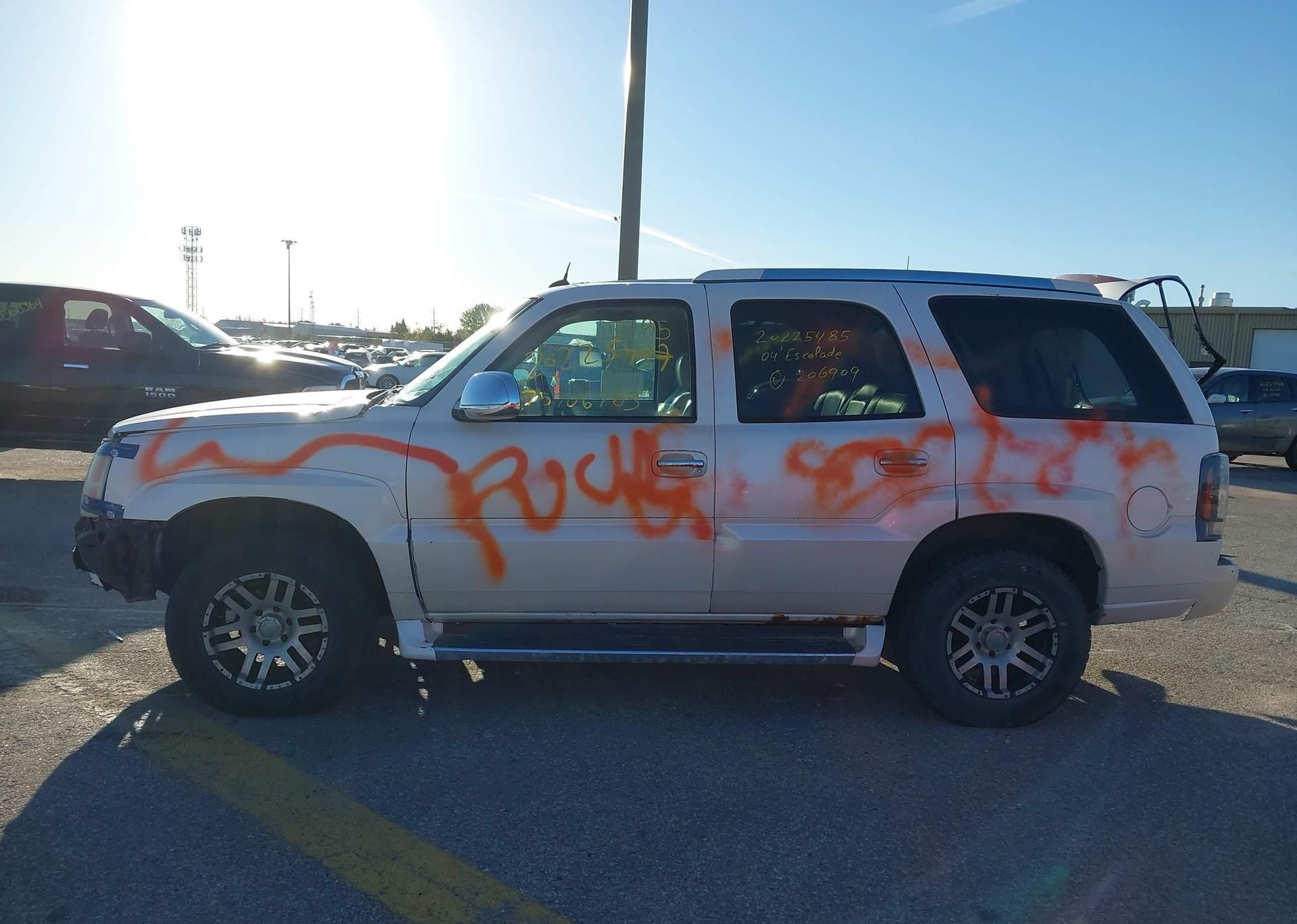 2004 CADILLAC ESCALADE