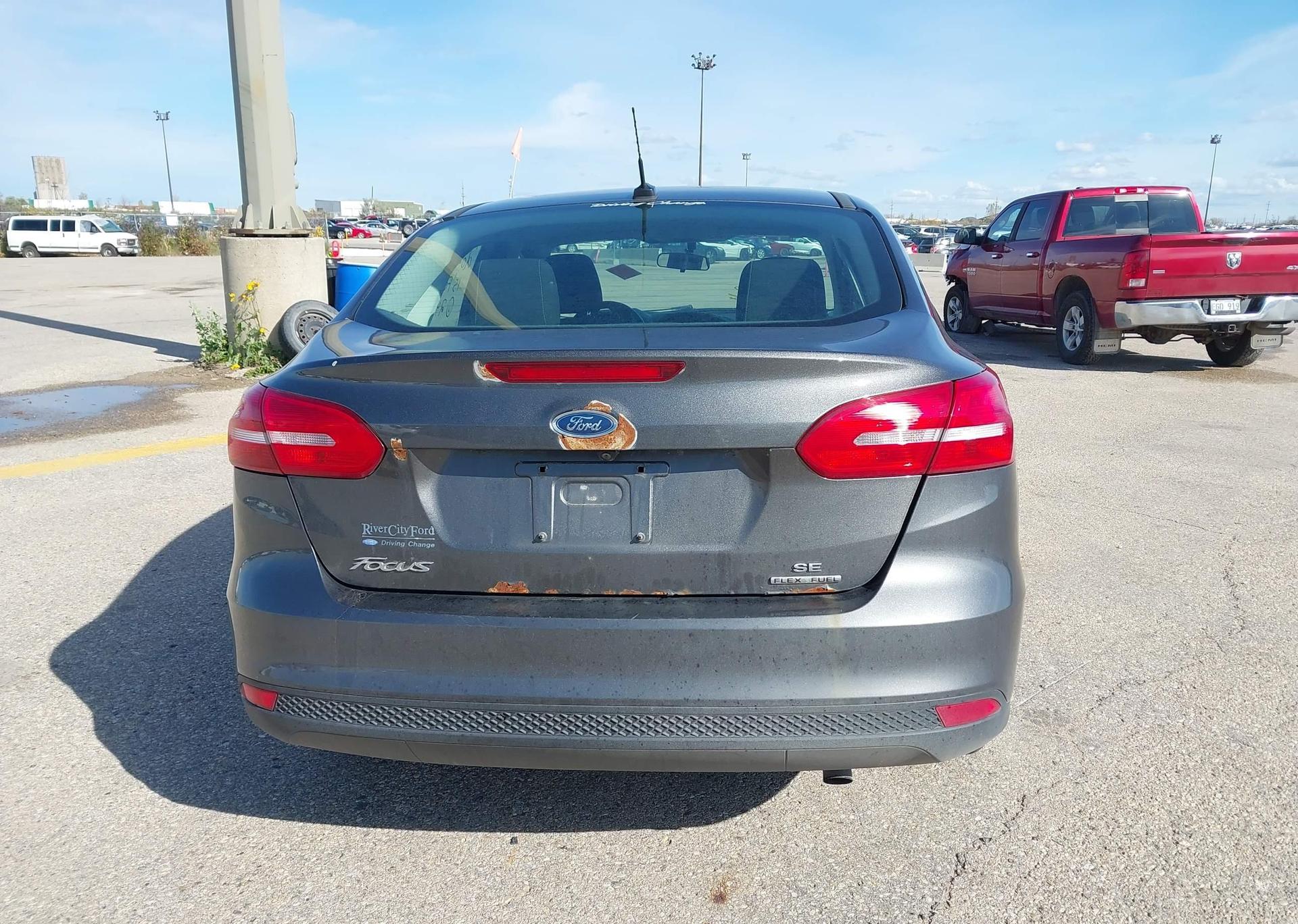 2015 FORD FOCUS SE