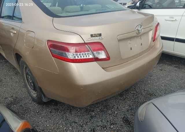 2010 TOYOTA CAMRY SE