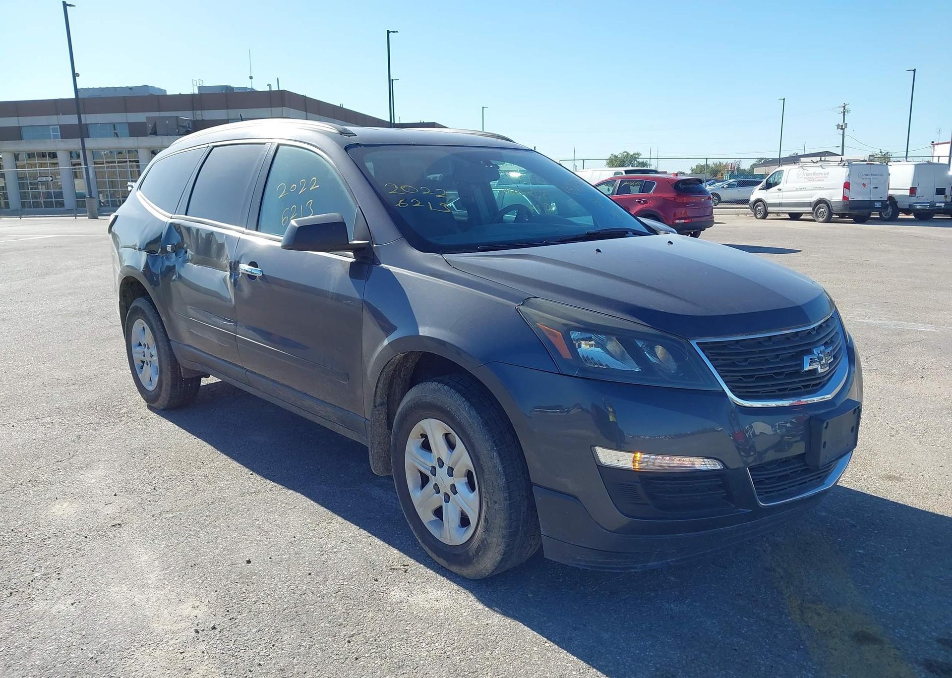 2013 CHEVROLET TRAVERSE LS