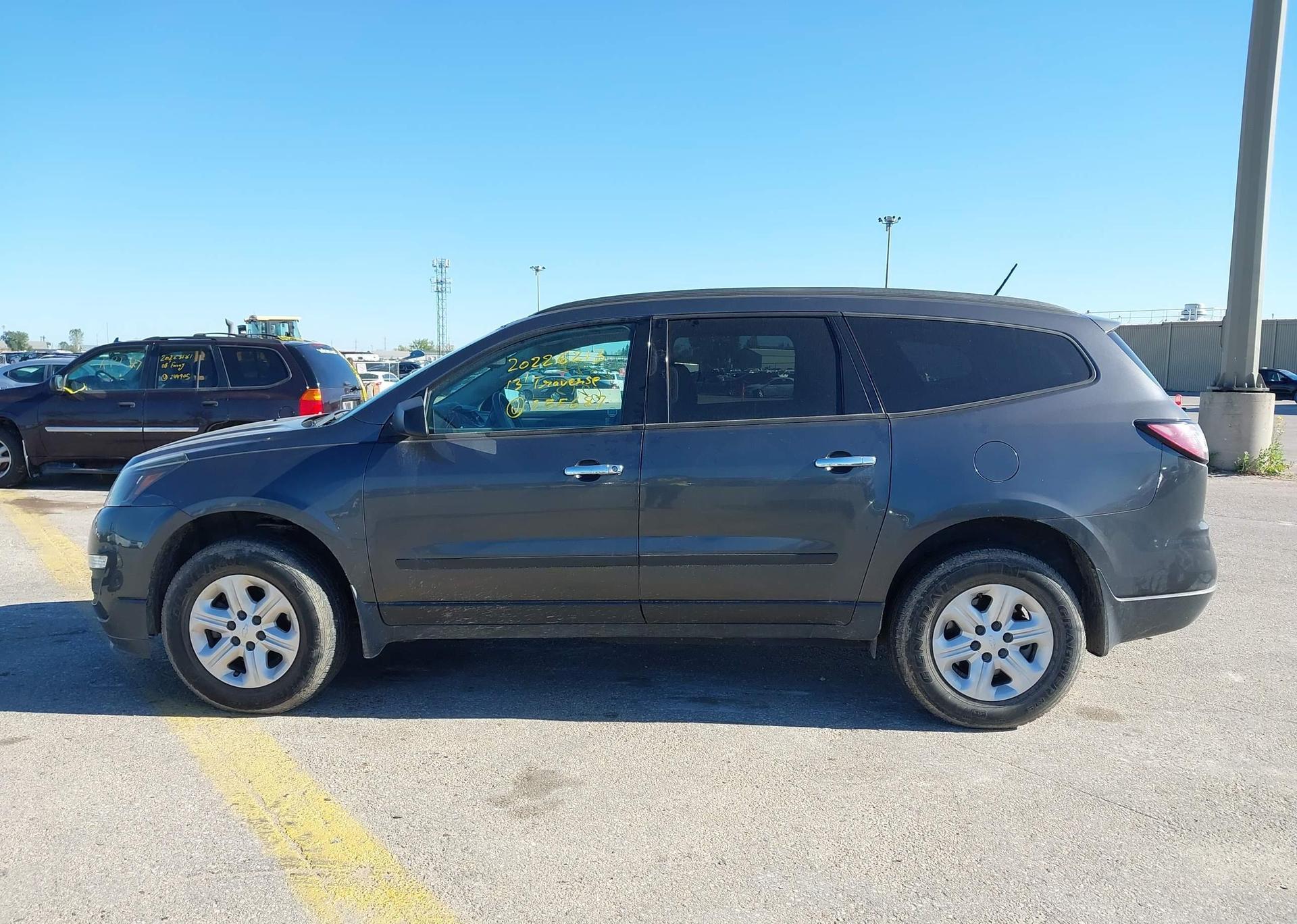 2013 CHEVROLET TRAVERSE LS