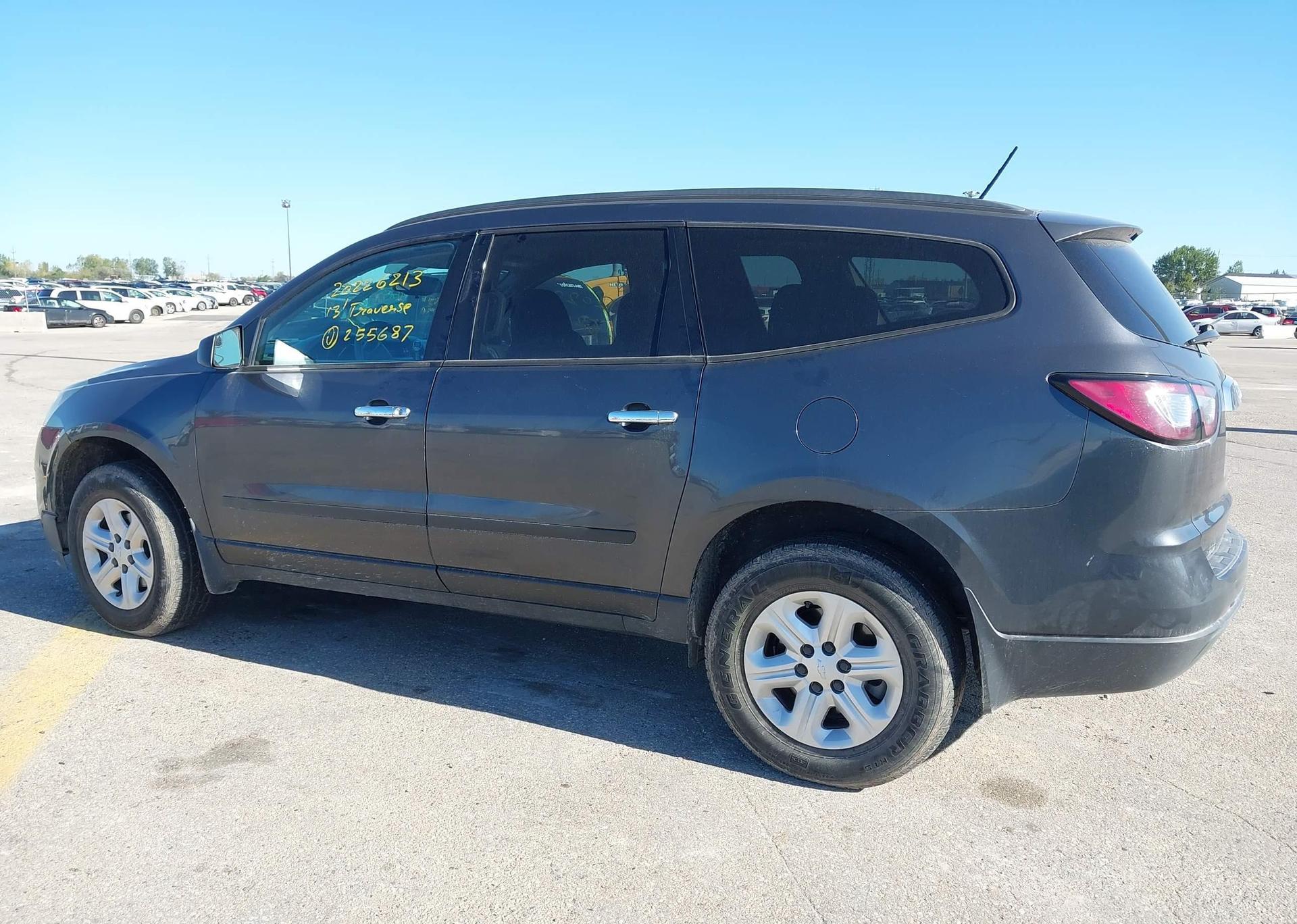 2013 CHEVROLET TRAVERSE LS
