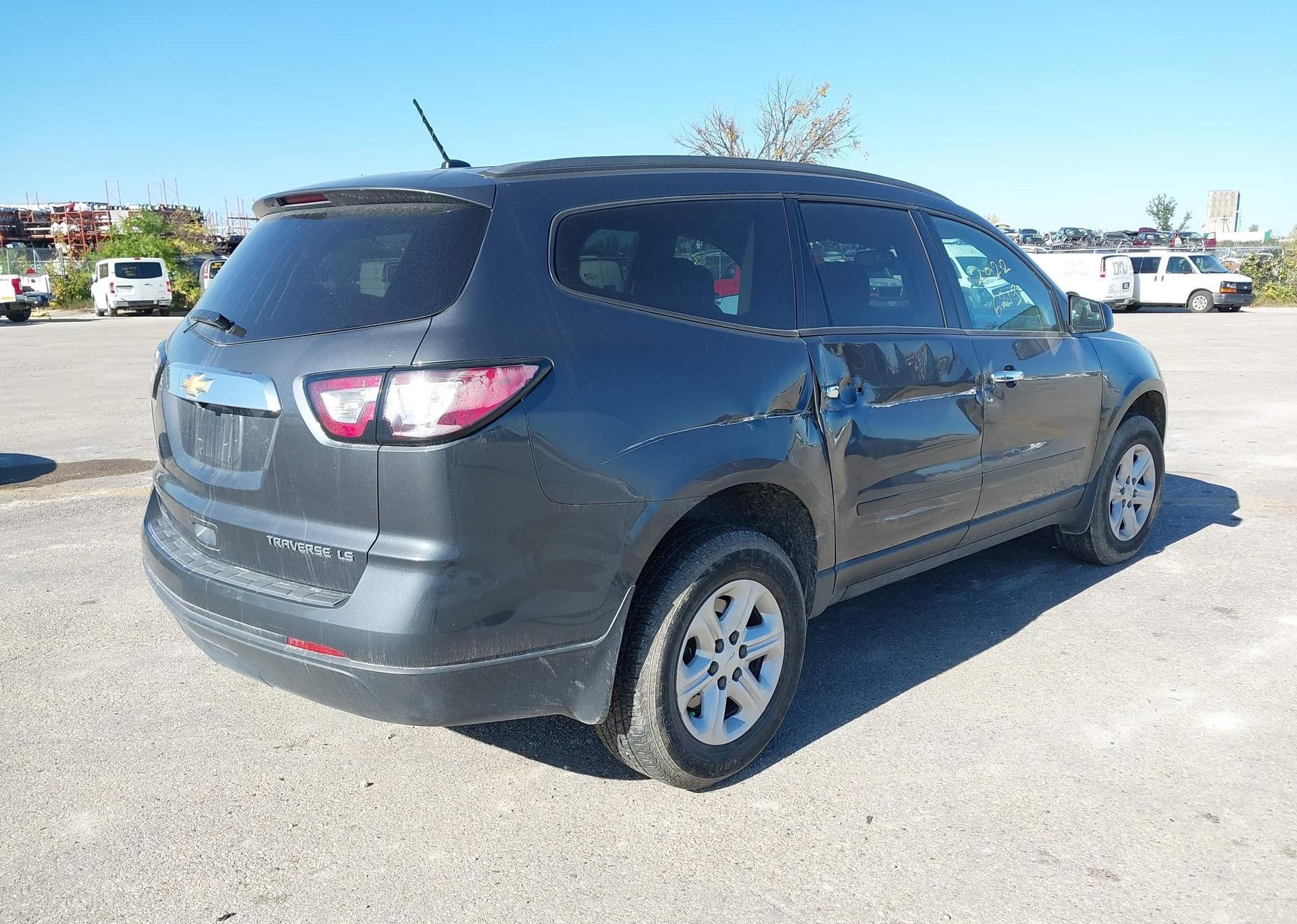 2013 CHEVROLET TRAVERSE LS