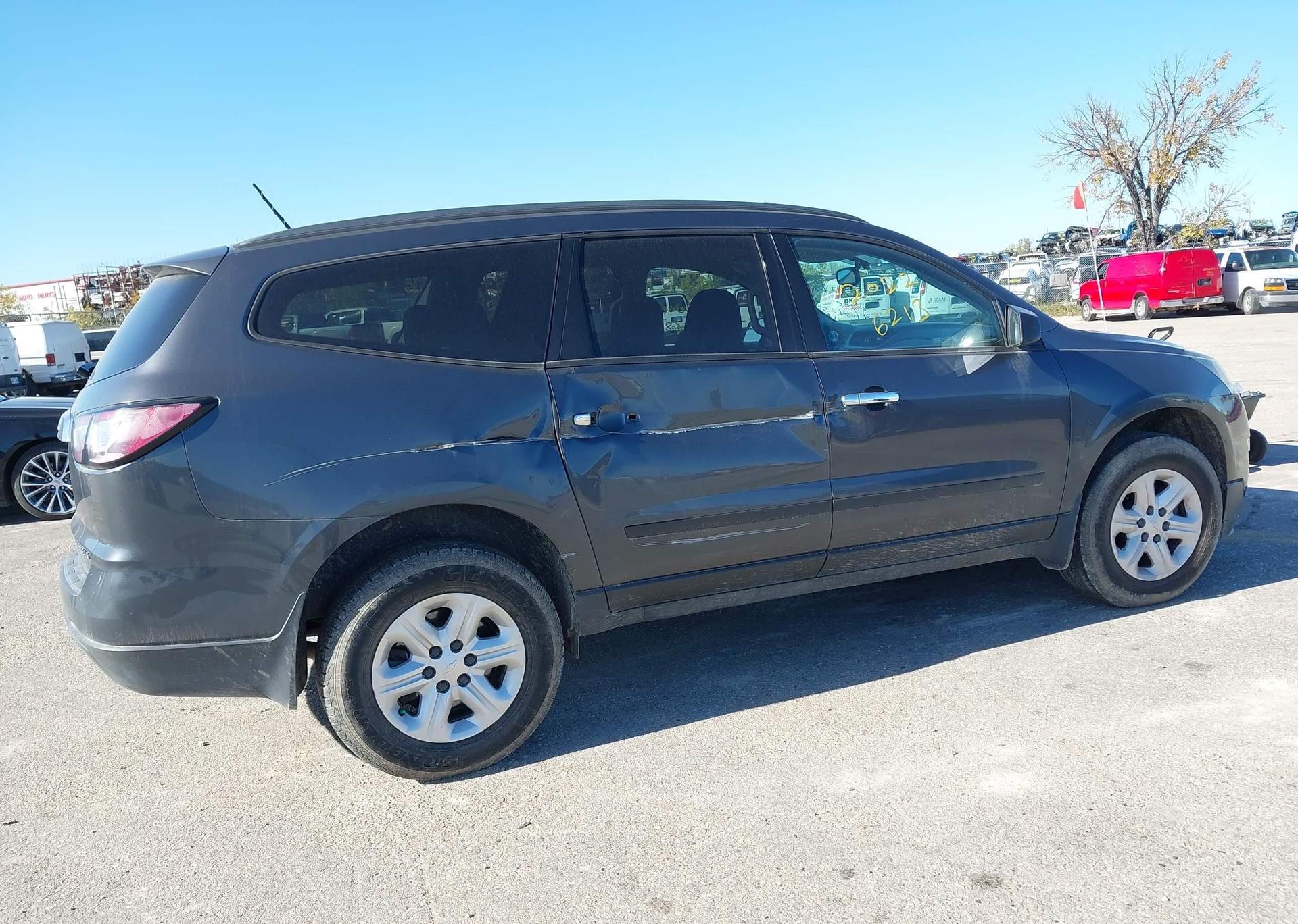 2013 CHEVROLET TRAVERSE LS