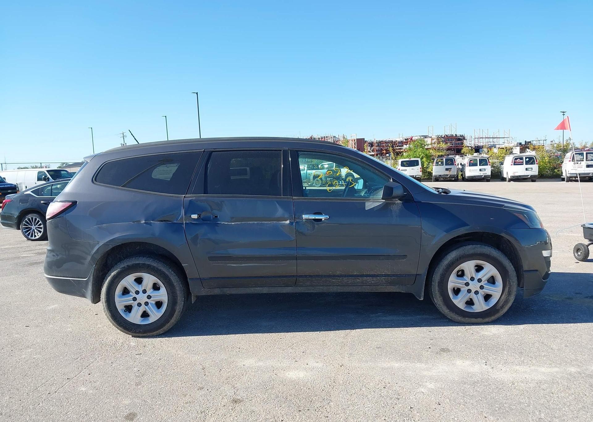 2013 CHEVROLET TRAVERSE LS