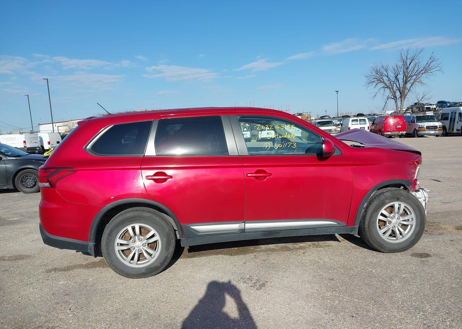 2016 MITSUBISHI OUTLANDER ES
