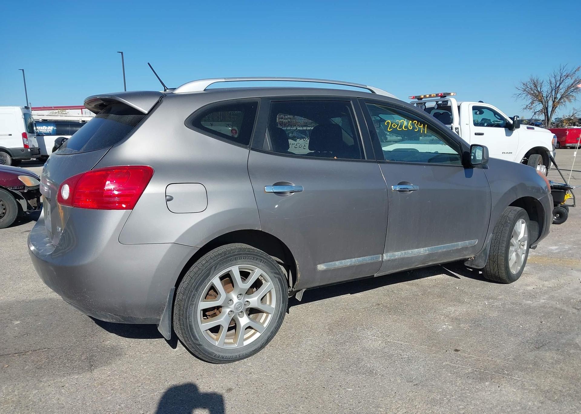2013 NISSAN ROGUE SV