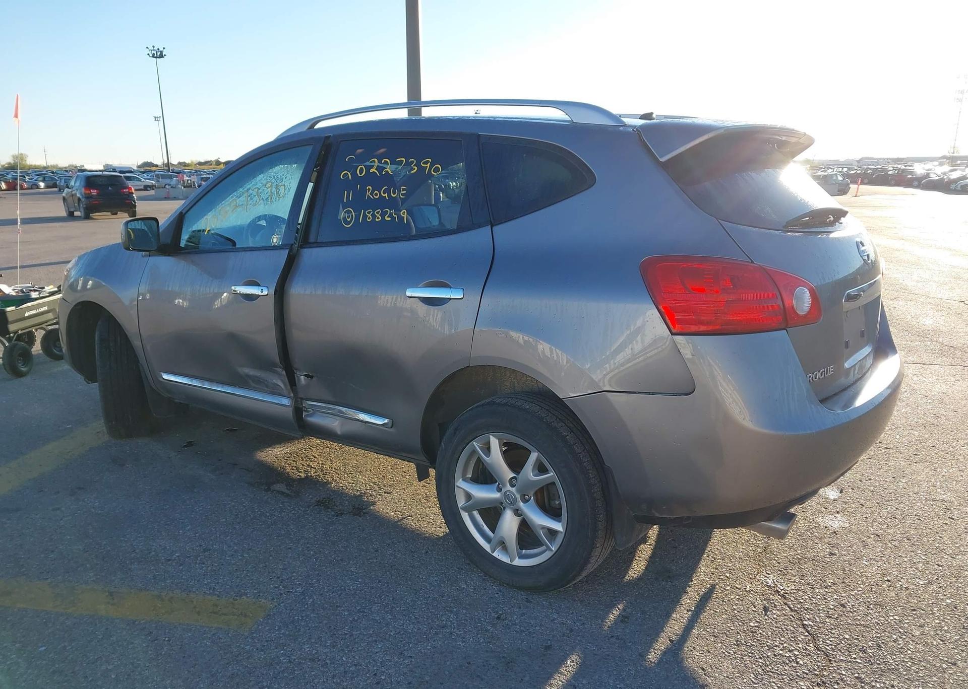 2011 NISSAN ROGUE SV