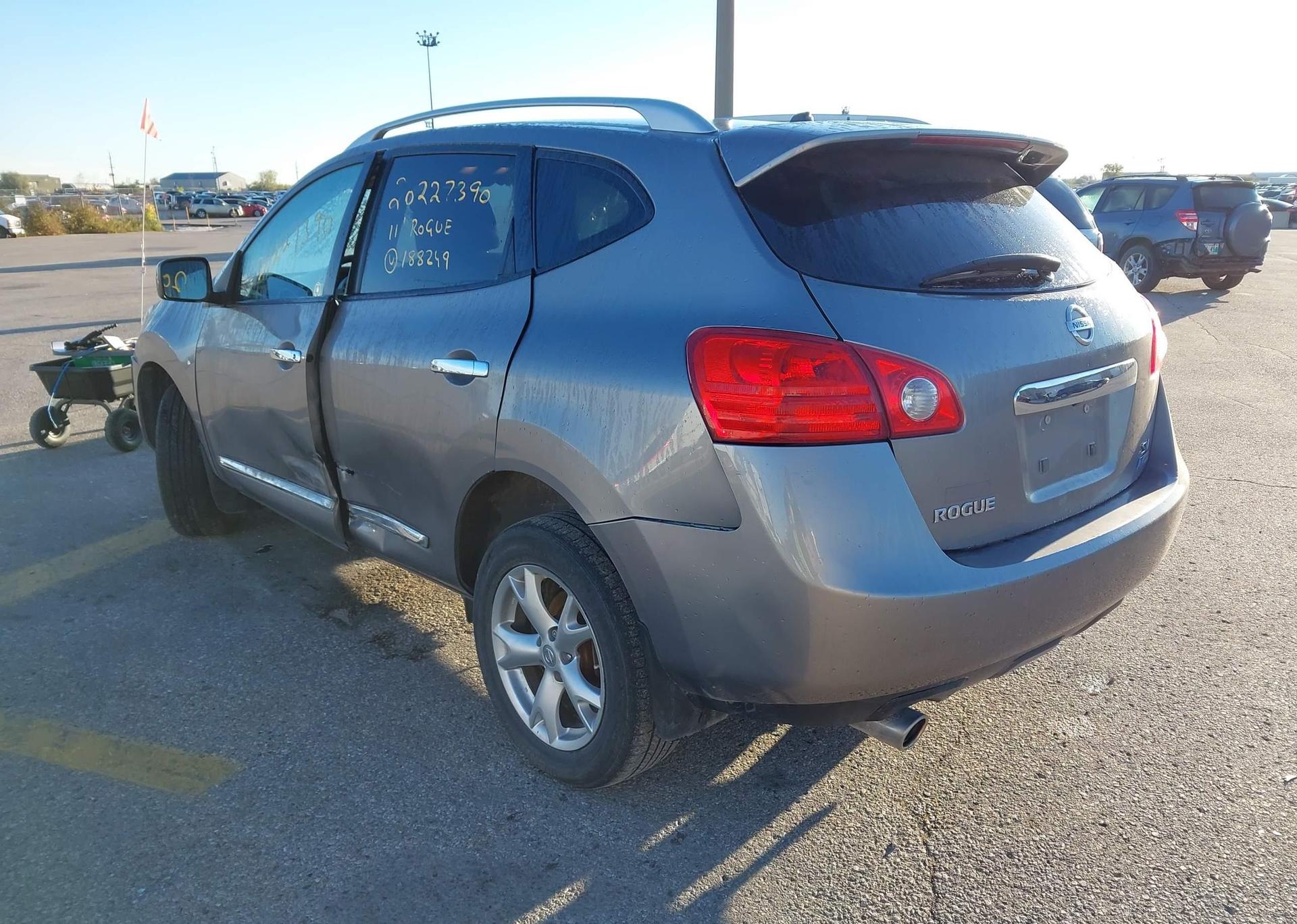 2011 NISSAN ROGUE SV