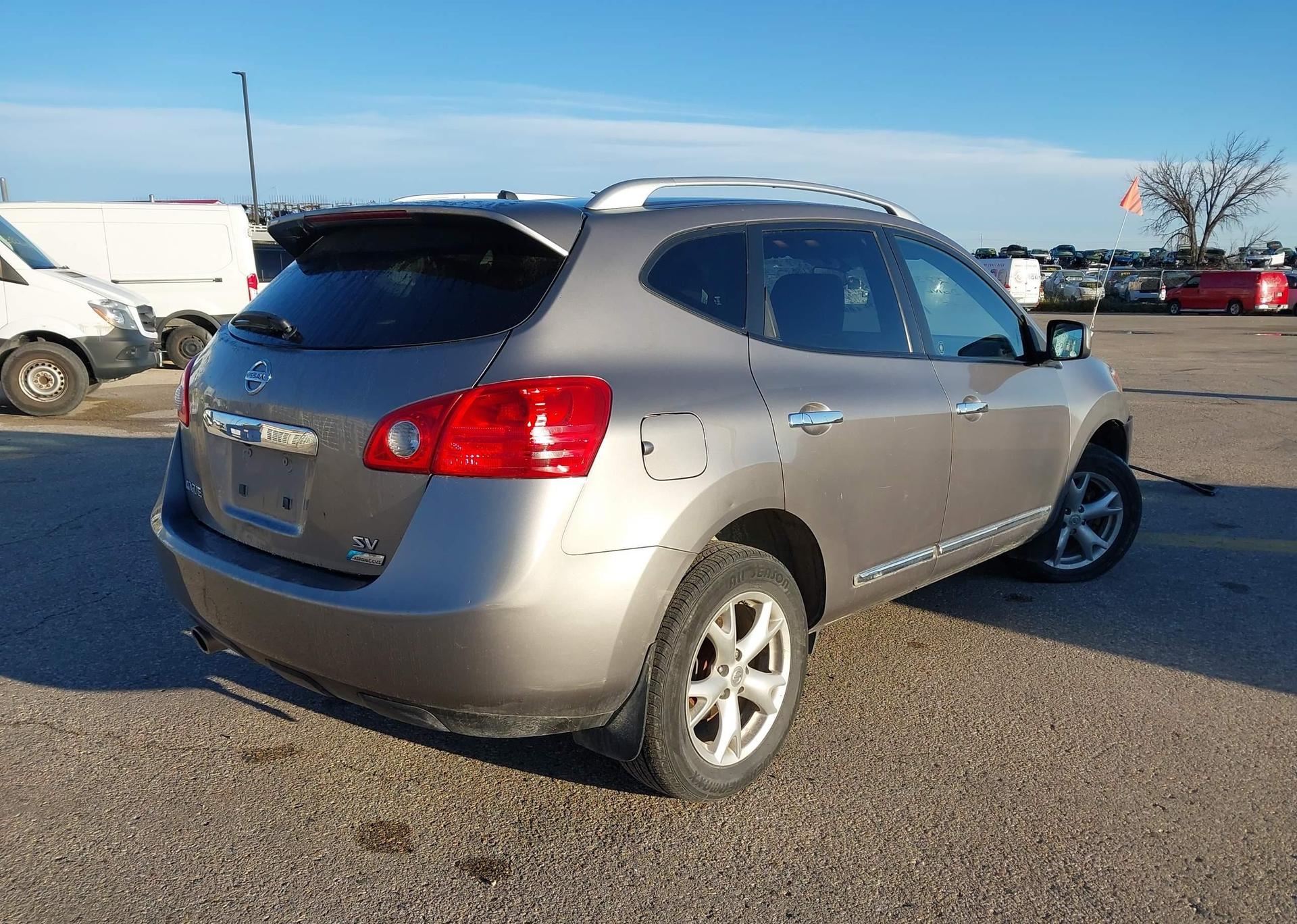 2011 NISSAN ROGUE SV