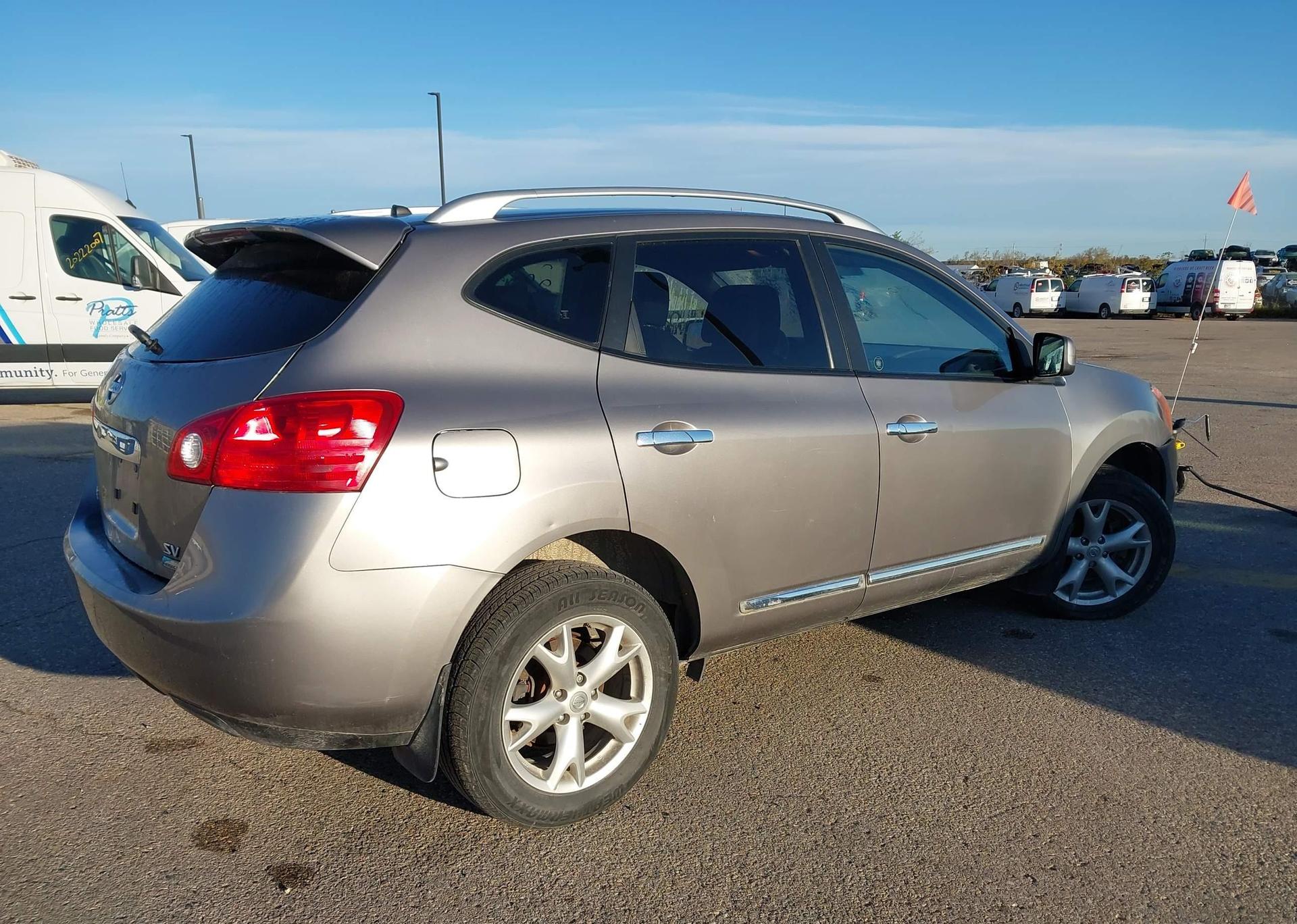 2011 NISSAN ROGUE SV