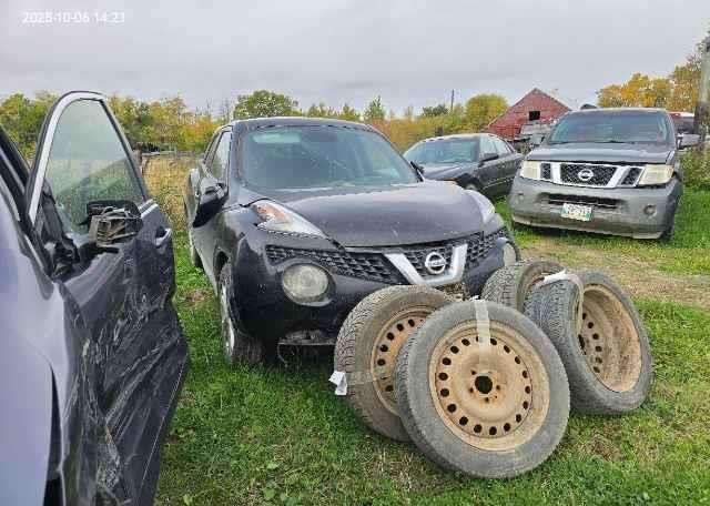 2015 NISSAN JUKE S