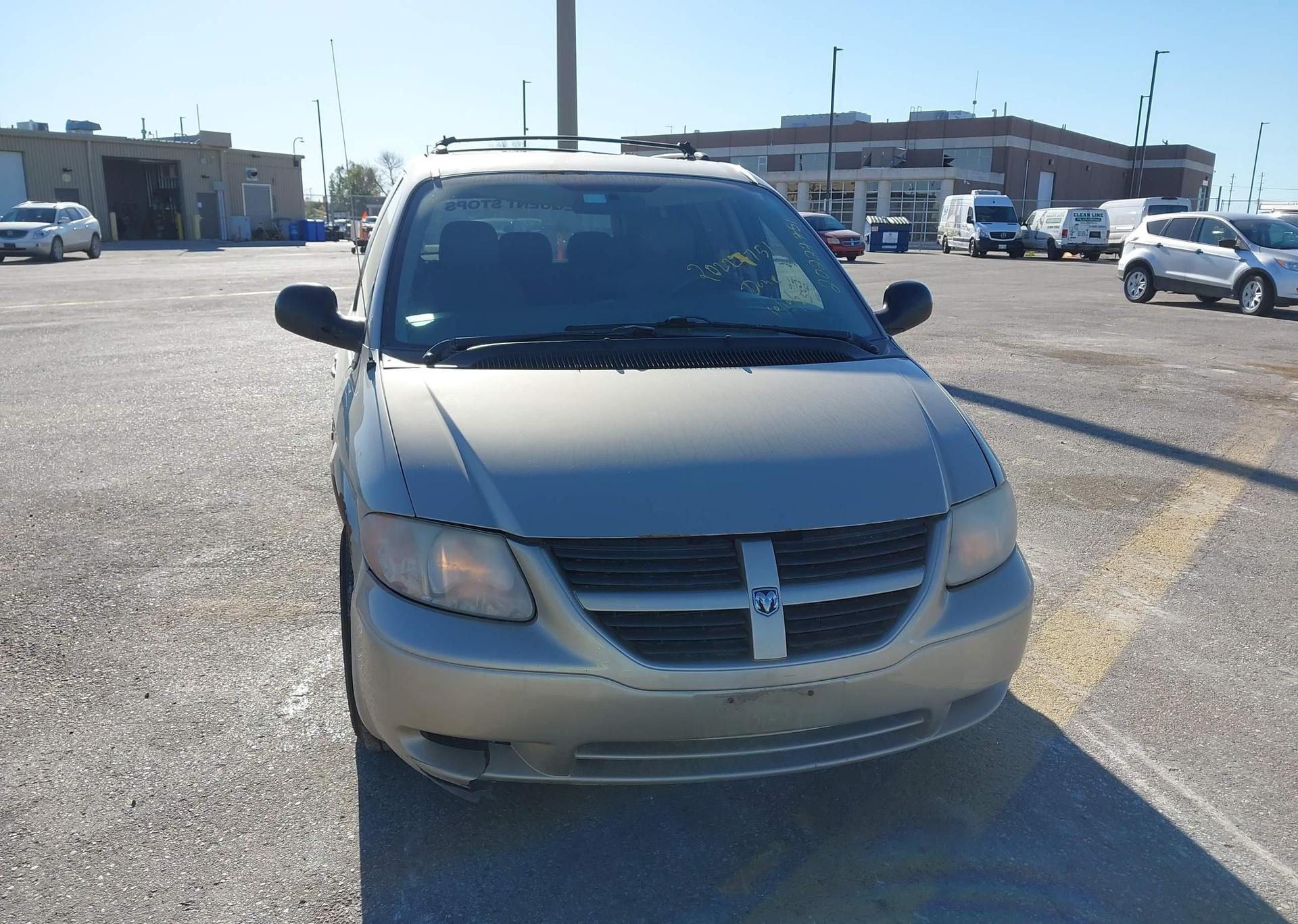 2005 DODGE CARAVAN SE