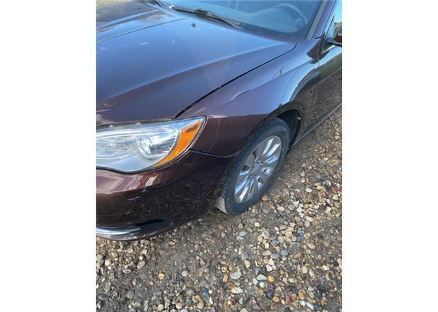 2013 CHRYSLER 200 LX