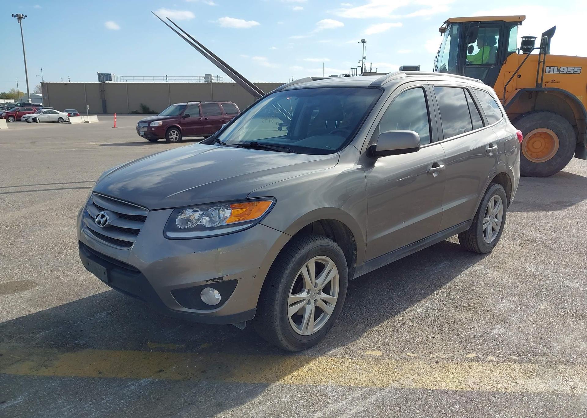 2012 HYUNDAI SANTA FE GL SPORT