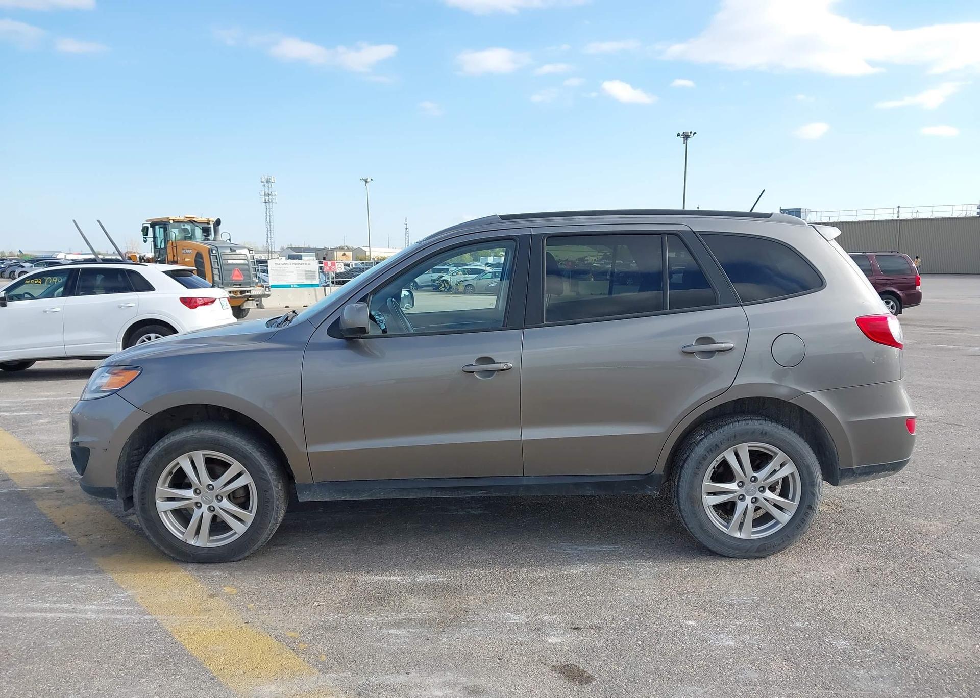 2012 HYUNDAI SANTA FE GL SPORT