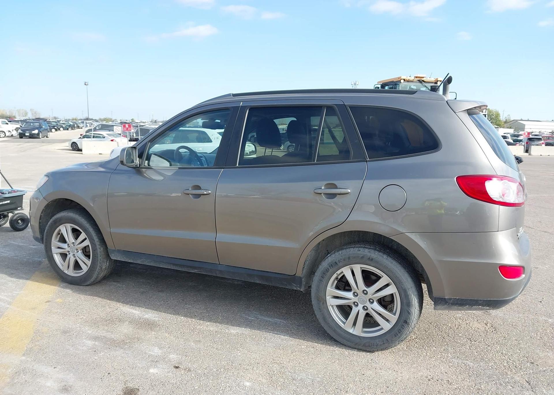 2012 HYUNDAI SANTA FE GL SPORT