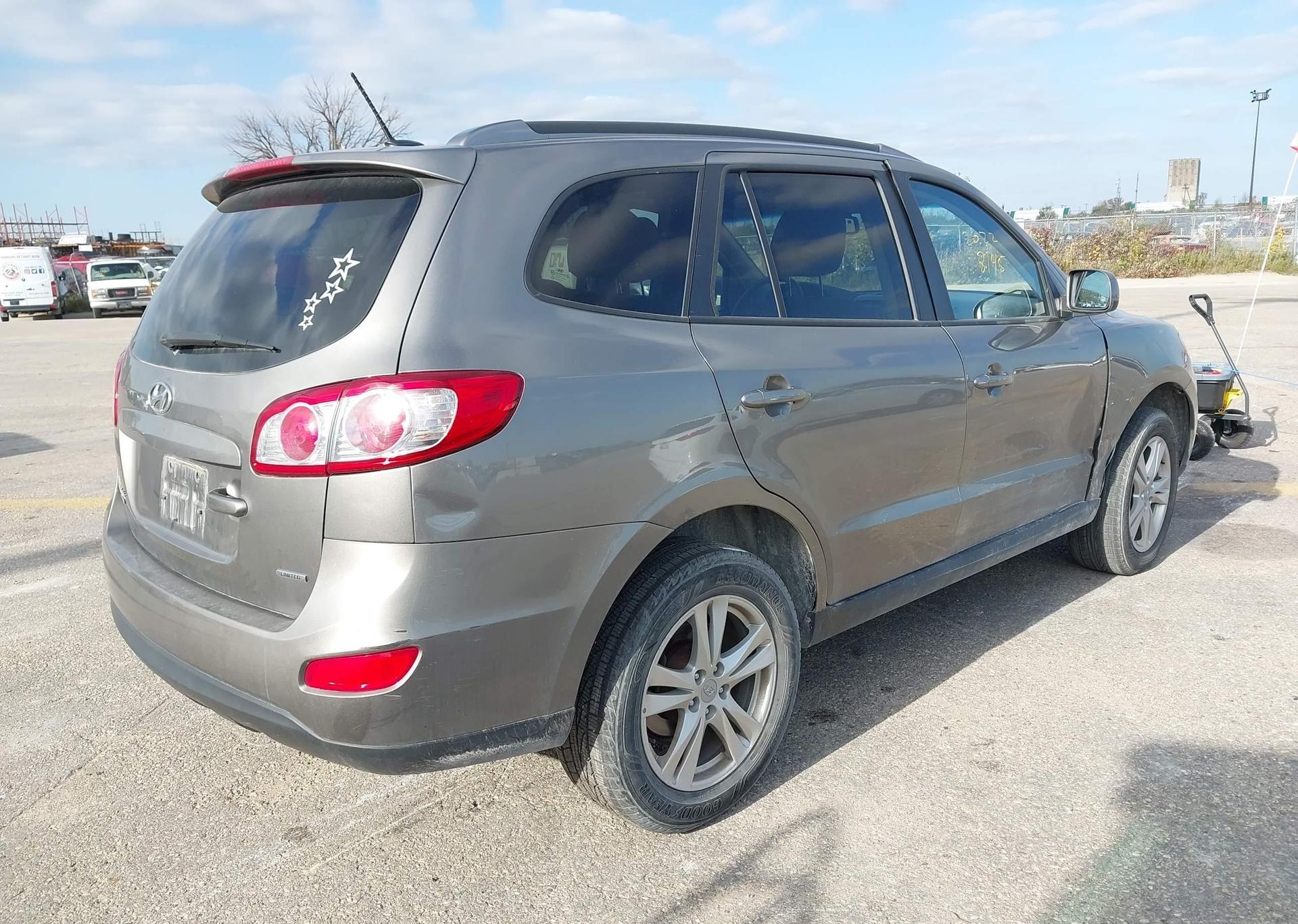 2012 HYUNDAI SANTA FE GL SPORT