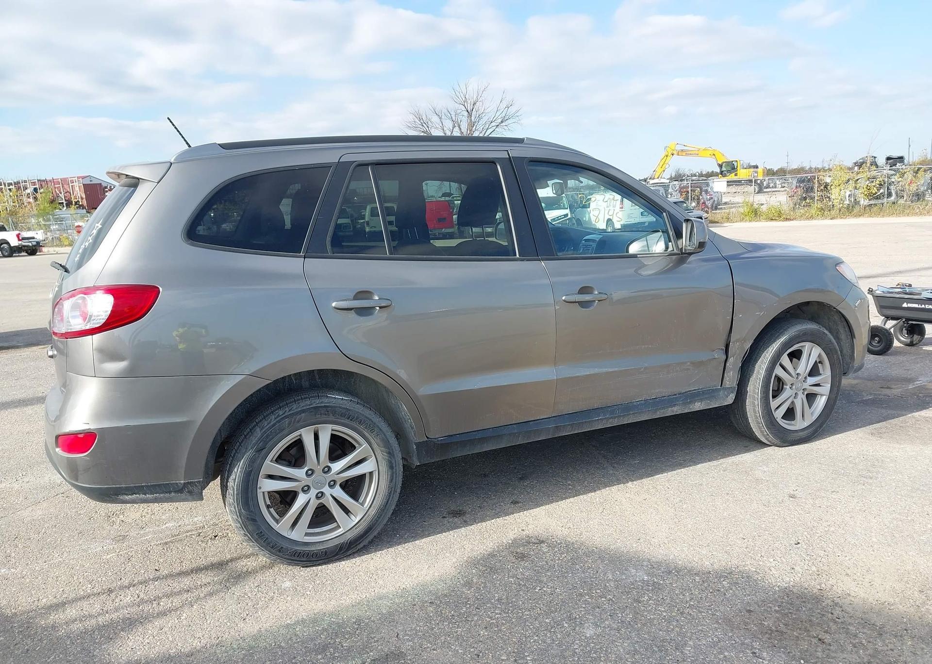 2012 HYUNDAI SANTA FE GL SPORT