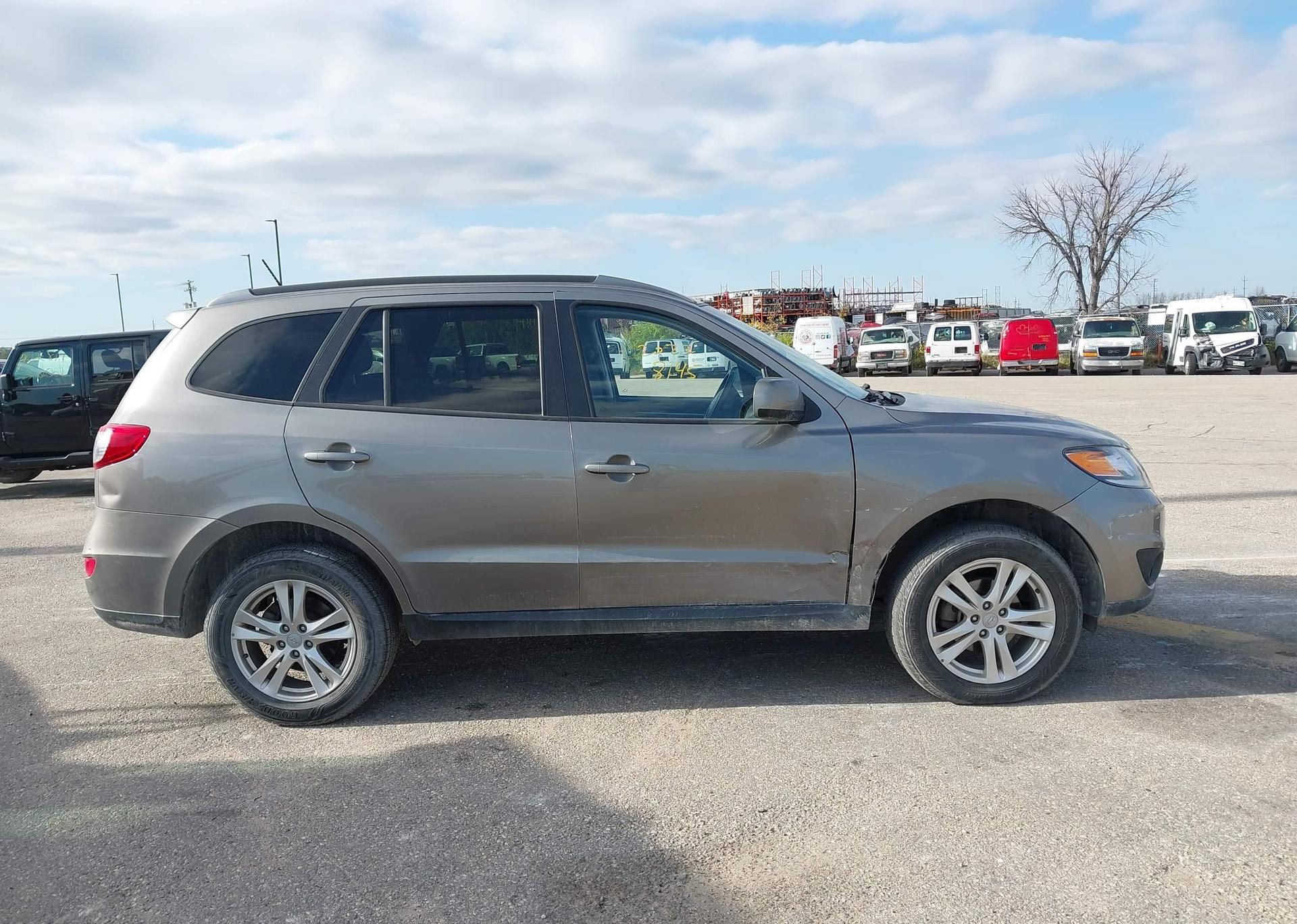 2012 HYUNDAI SANTA FE GL SPORT