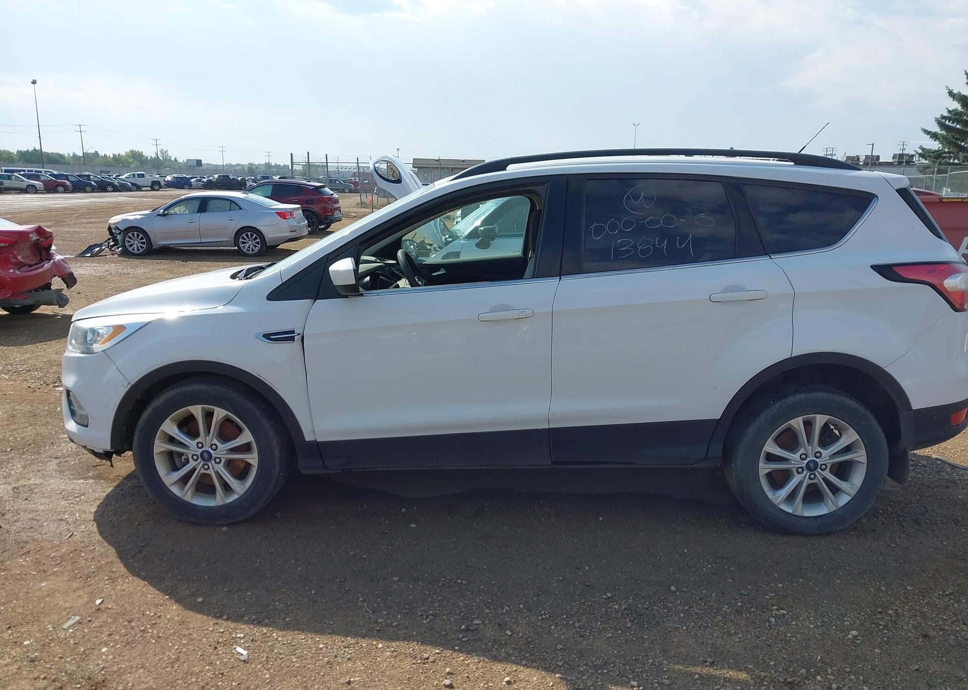 2017 FORD ESCAPE SE