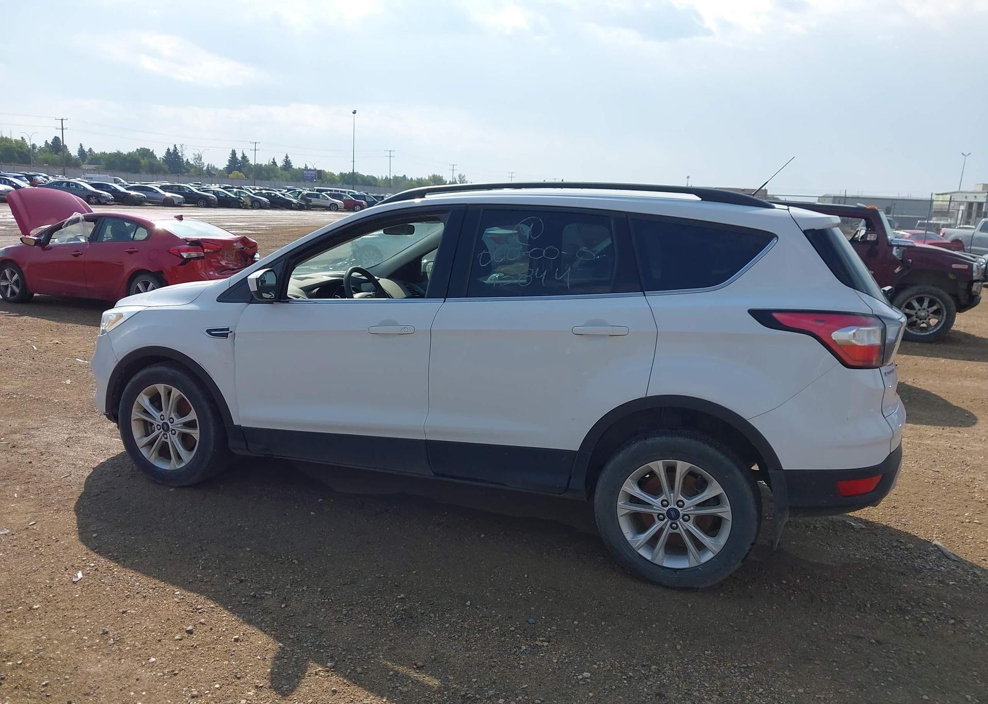 2017 FORD ESCAPE SE