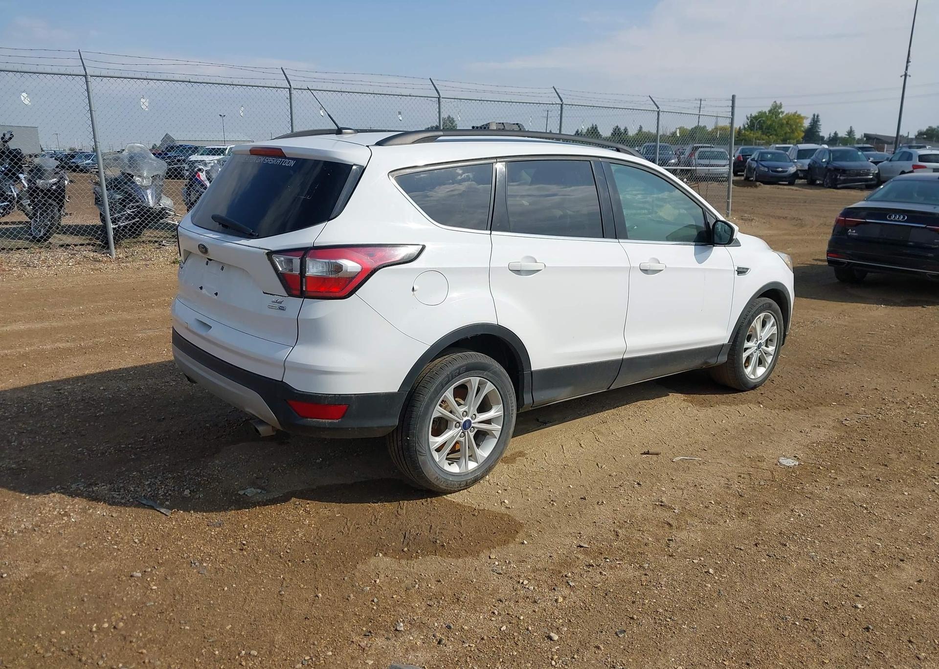 2017 FORD ESCAPE SE