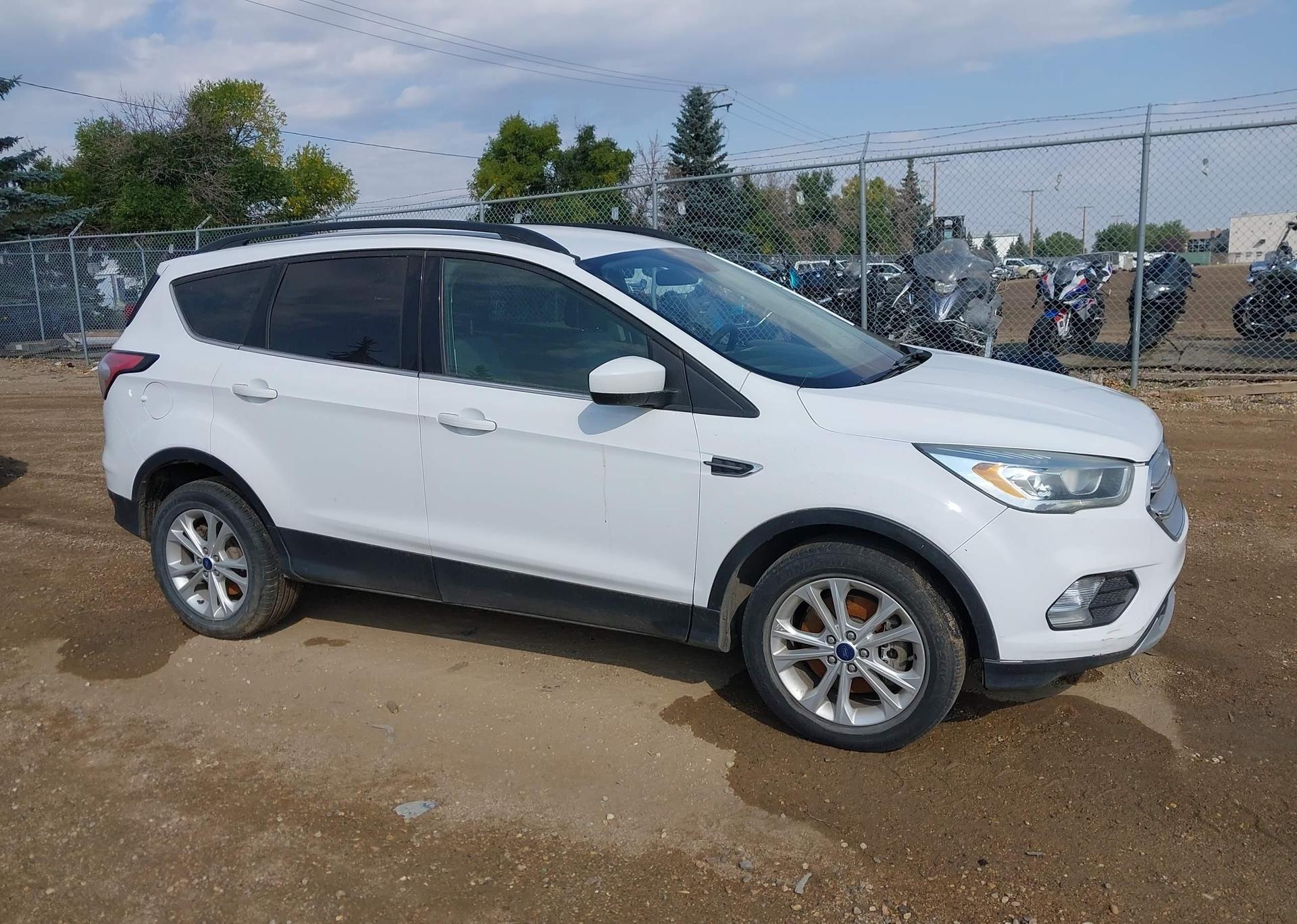 2017 FORD ESCAPE SE