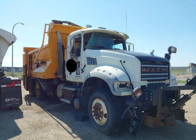 2011 MACK 700 GU700