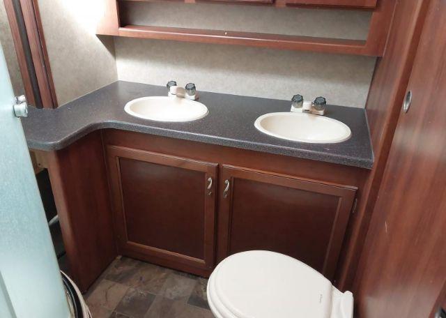 2015 FOREST RIVER INC. 33RKS