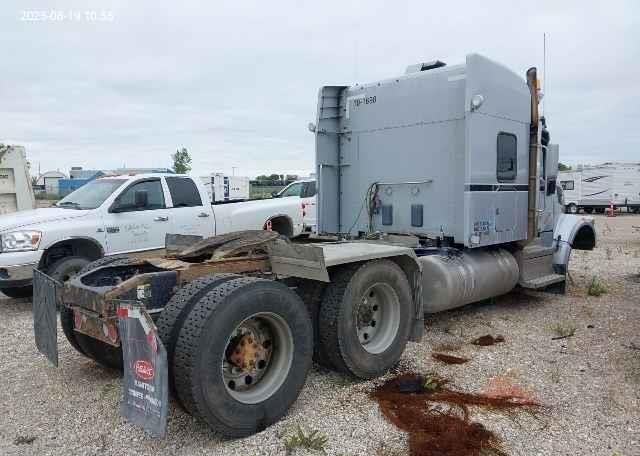 2021 PETERBILT 567