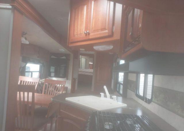 2010 KEYSTONE 5th wheel cougar