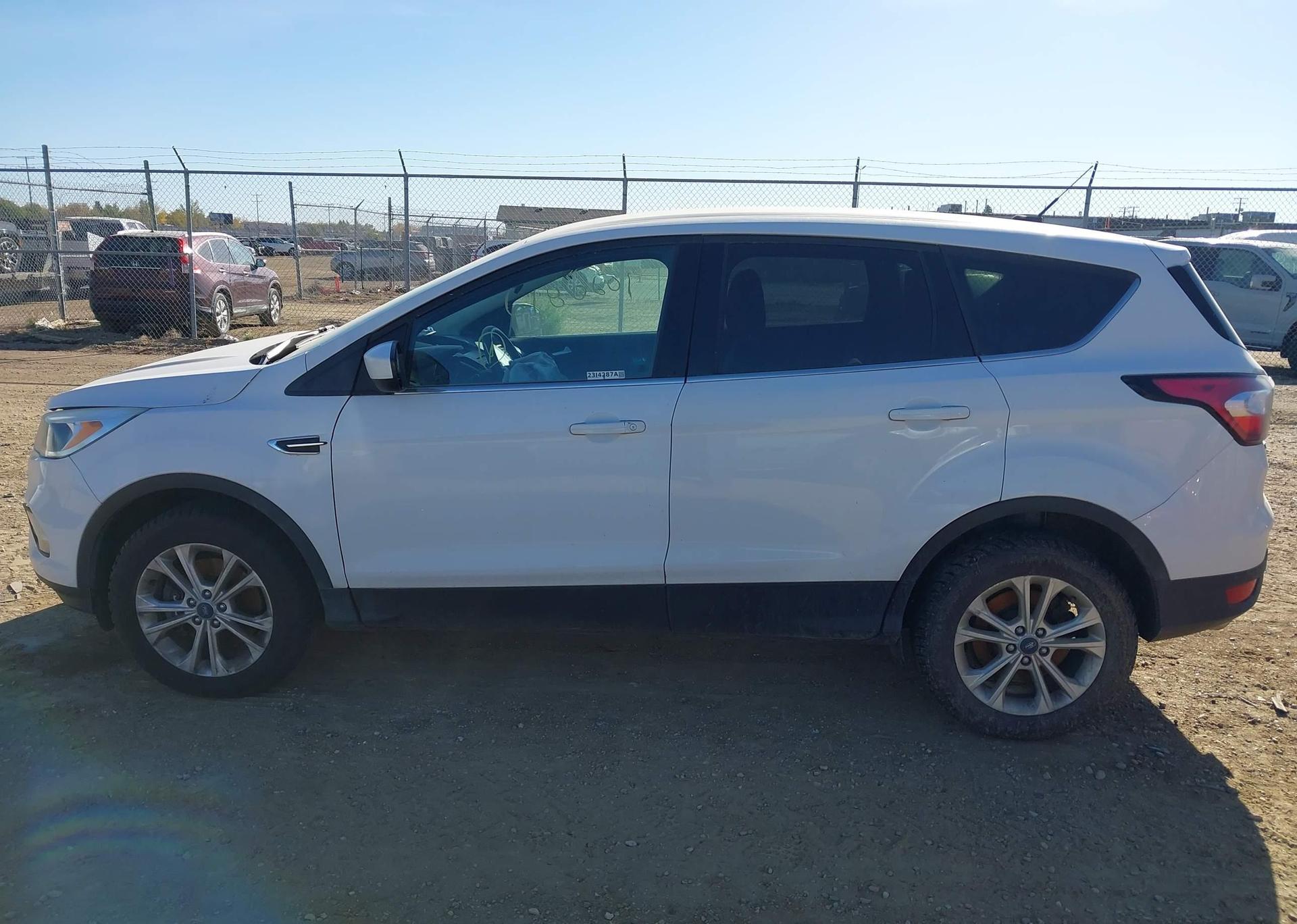 2017 FORD ESCAPE SE