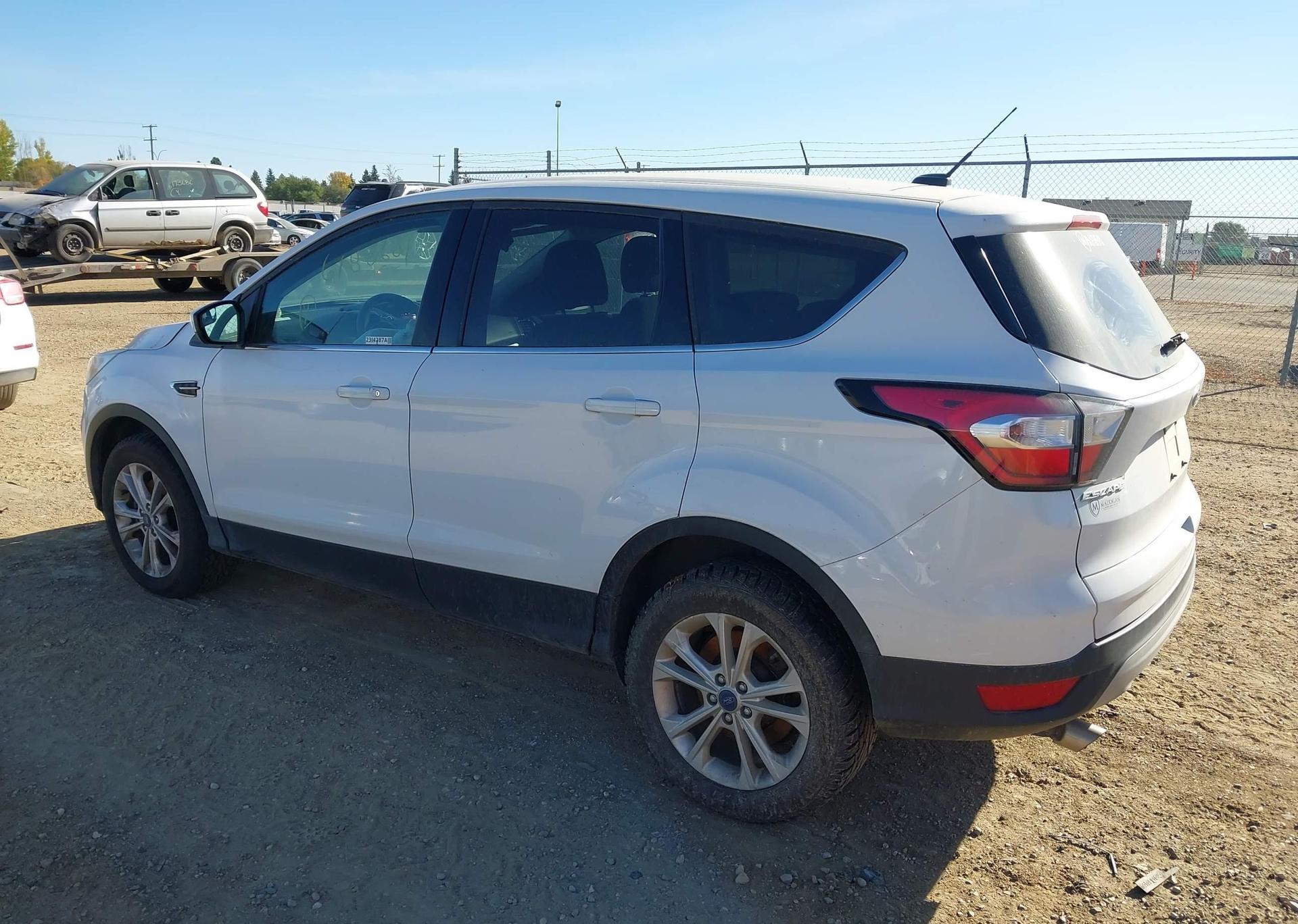 2017 FORD ESCAPE SE