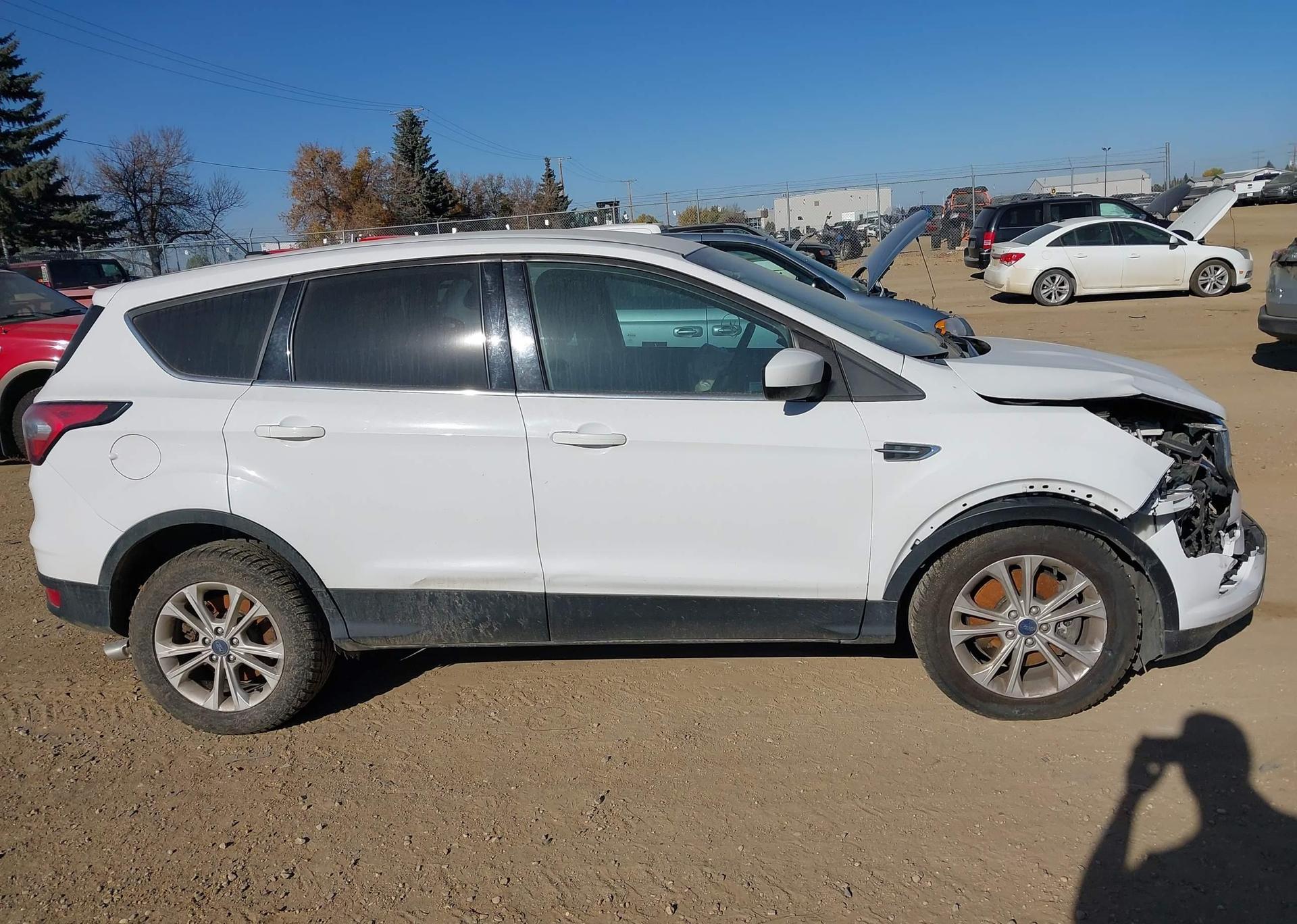 2017 FORD ESCAPE SE