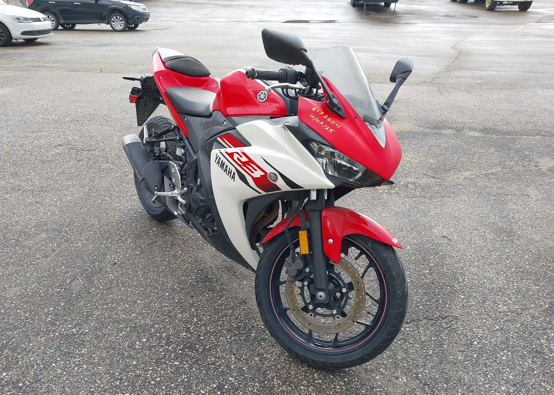 2015 YAMAHA YZFR3