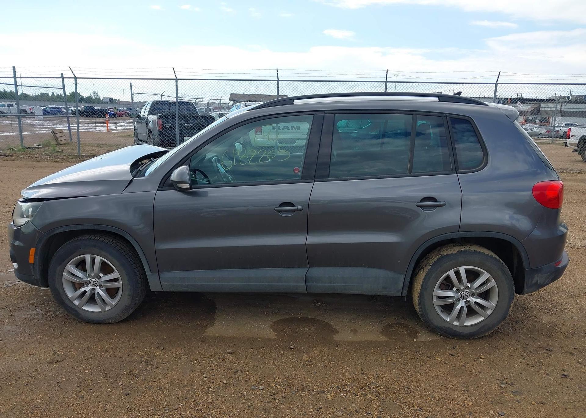 2015 VOLKSWAGEN TIGUAN S