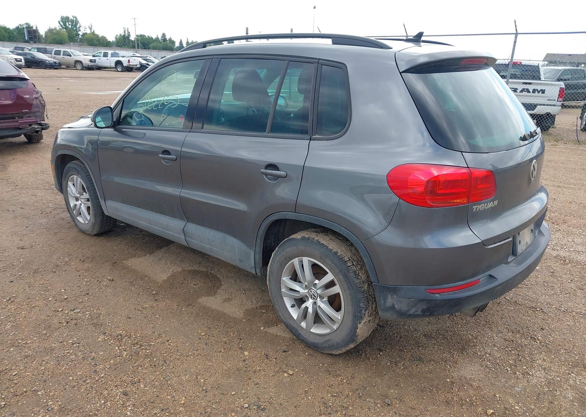2015 VOLKSWAGEN TIGUAN S