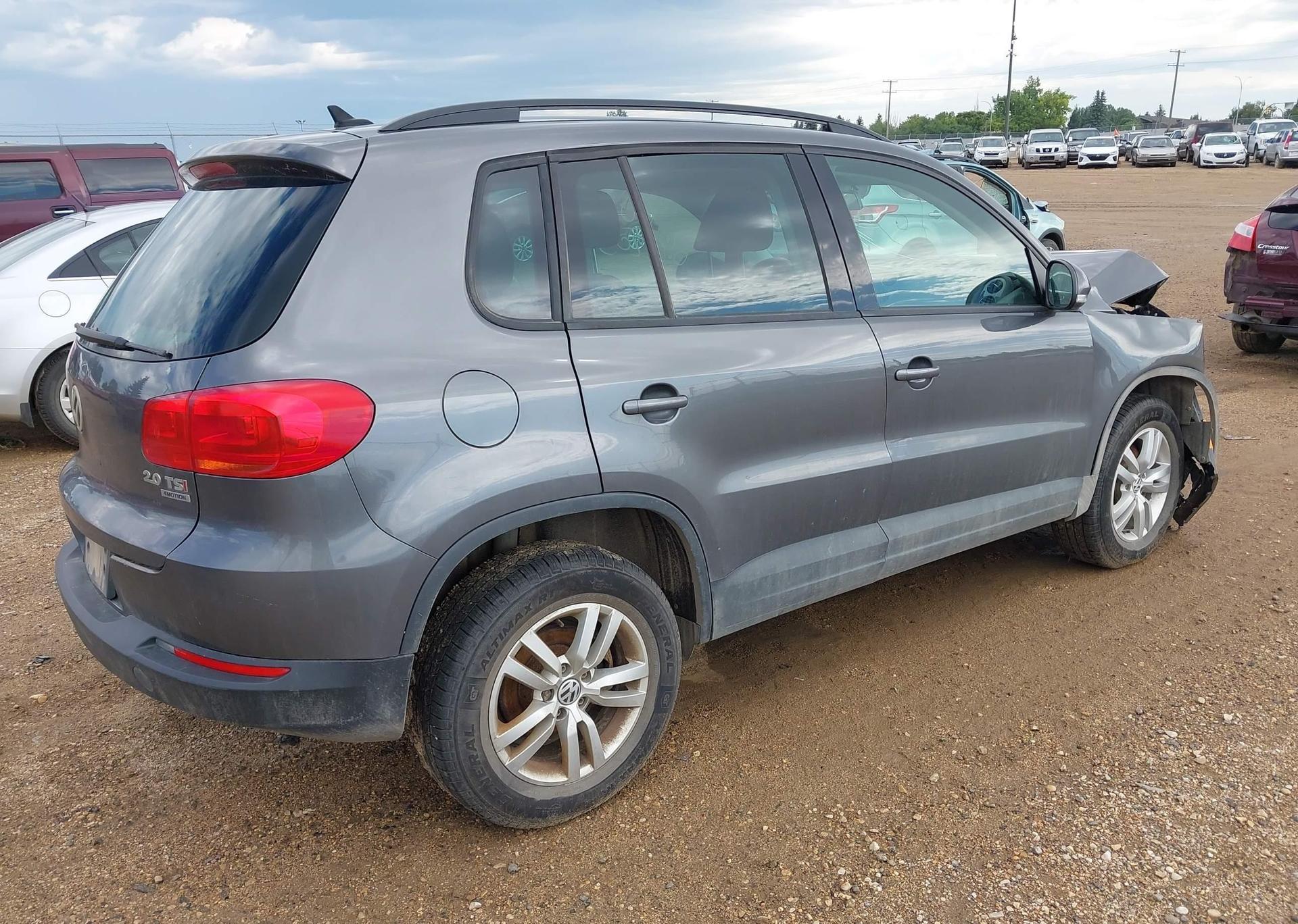 2015 VOLKSWAGEN TIGUAN S