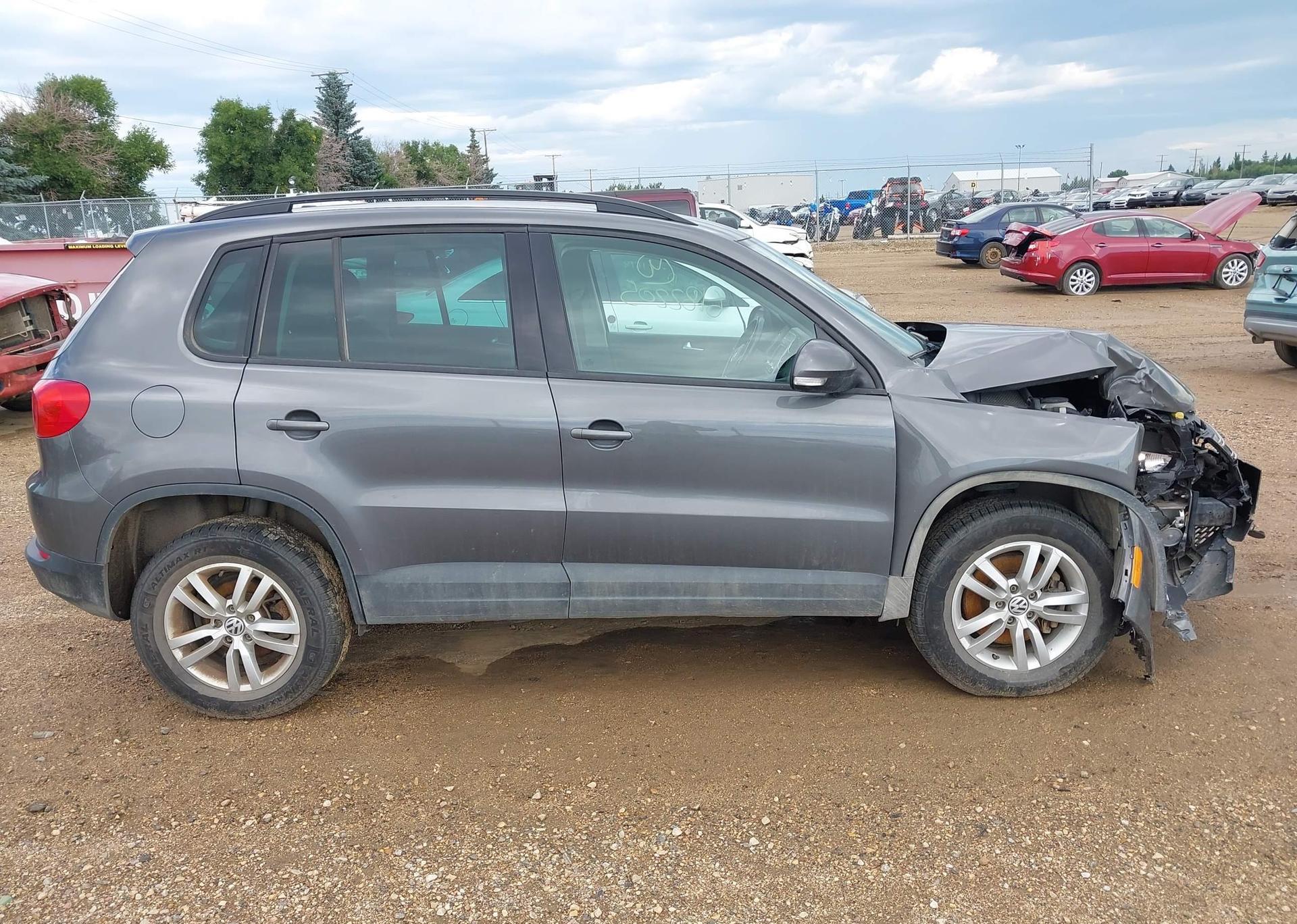 2015 VOLKSWAGEN TIGUAN S
