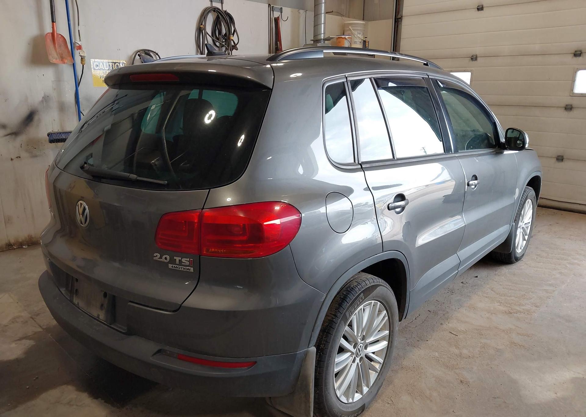 2015 VOLKSWAGEN TIGUAN S